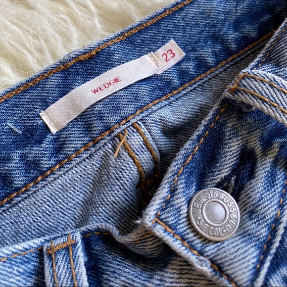 Levi’s Wedgie fit ankle jeans! - Picture 2 of 8
